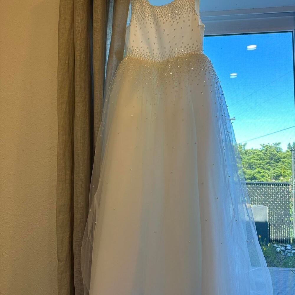 Oleg Cassini Girls size 10(?) white satin and tulle sleeveless full skirted gown